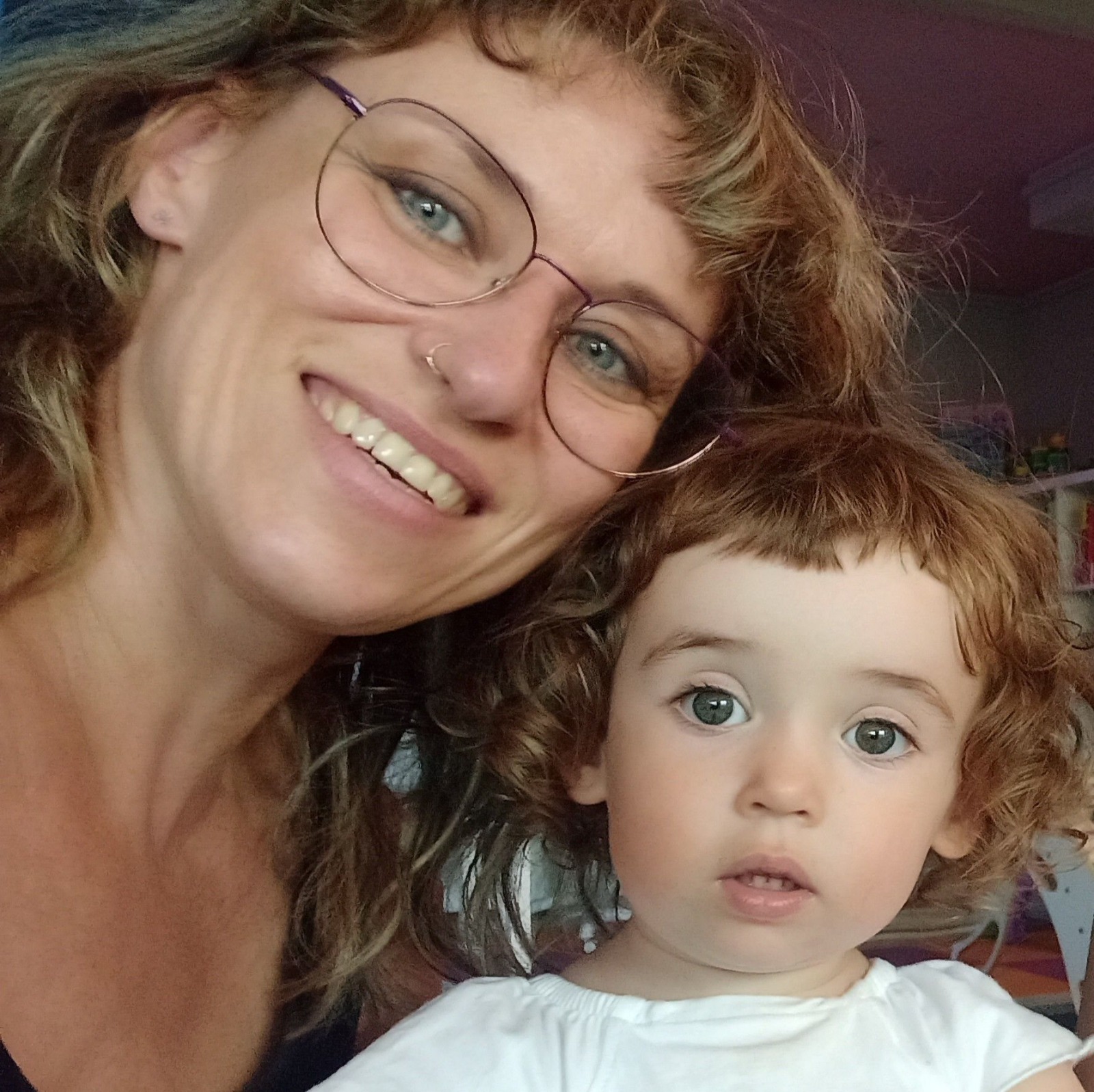 Nosotras agata con su hija